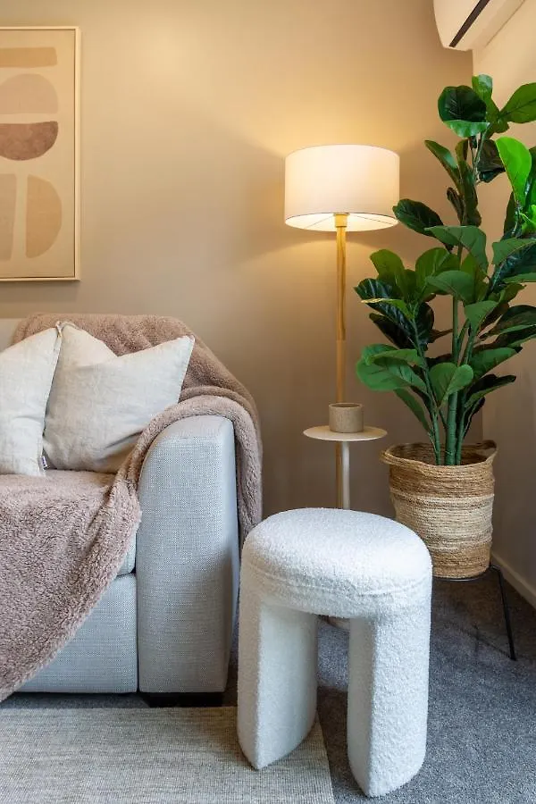 Gorgeous Getaway On Gloucester St- 1 Bed 1 Bath Christchurch Lejlighed